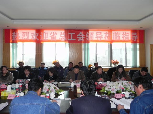 深入車(chē)間班組、“零距離”接觸職工、體驗(yàn)職工生活、傾聽(tīng)職工心聲